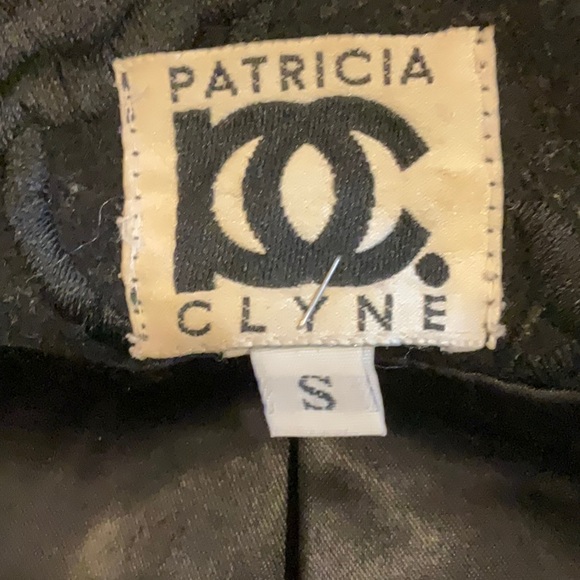 Long black coat with embroidery - Picture 9 of 9